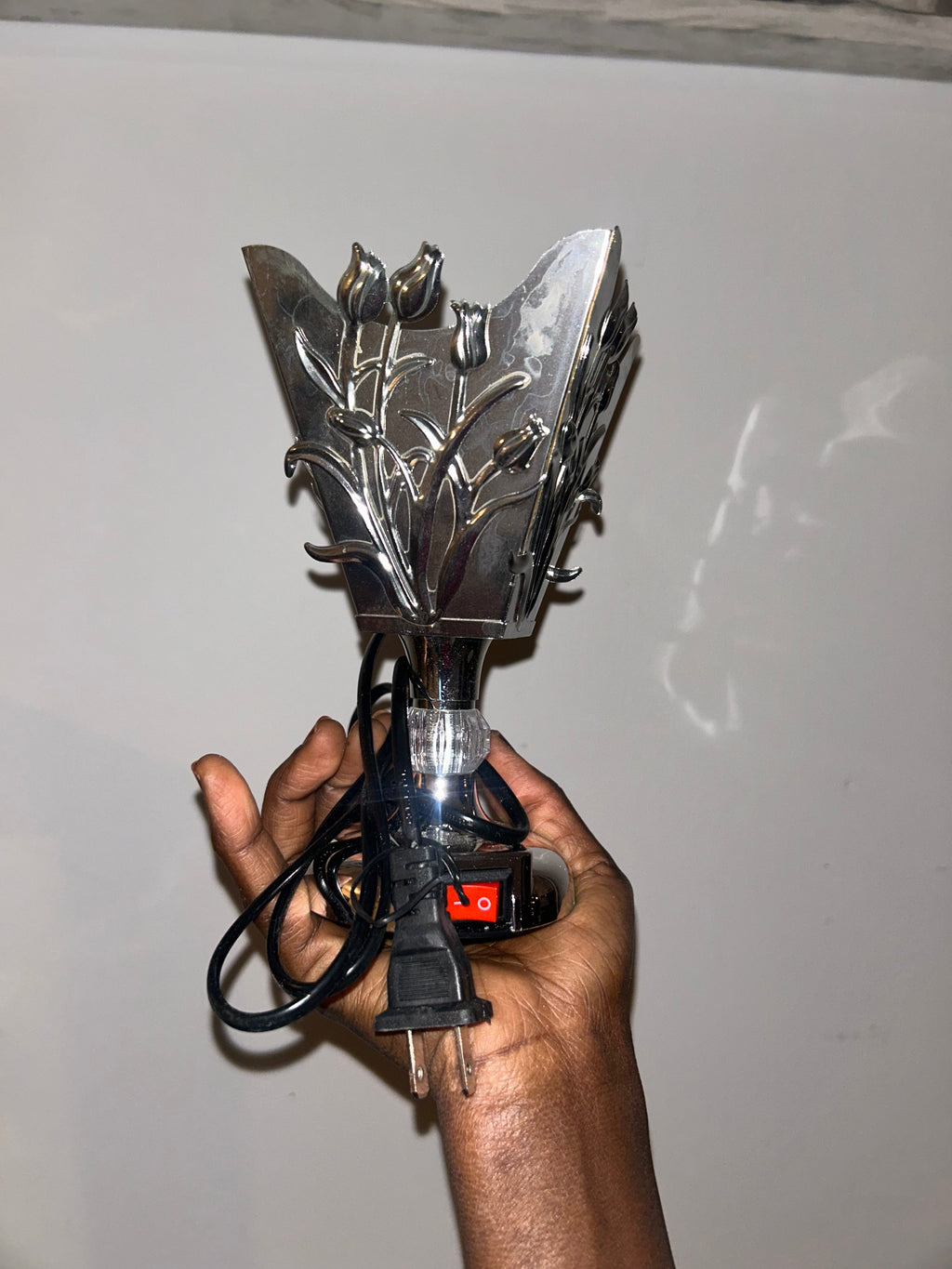 Brûleur Électrique à Encens – Design Floral Argenté